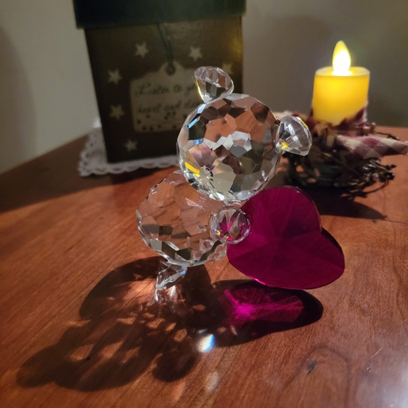 CRYSTAL WORLD ♥️ Vintage Heavy Crystal Teddy Bear Holding | Leaning on Red Heart - Picture 15 of 17